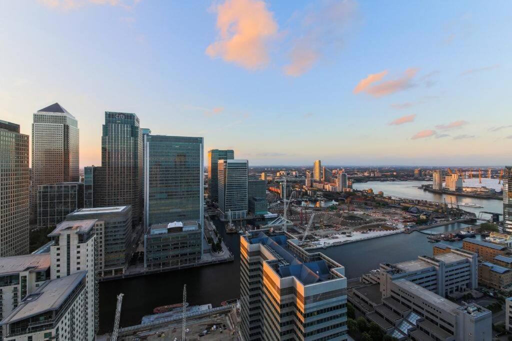 Skyview Waterside City Luxury Apartment Londres Exterior foto