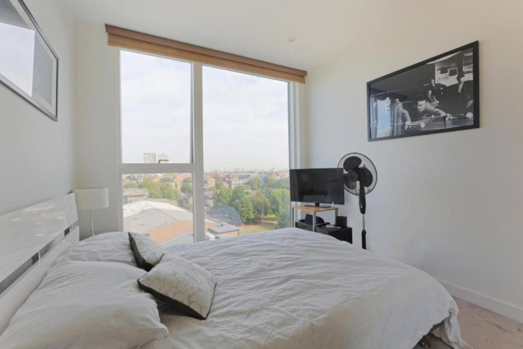 Skyview Waterside City Luxury Apartment Londres Exterior foto
