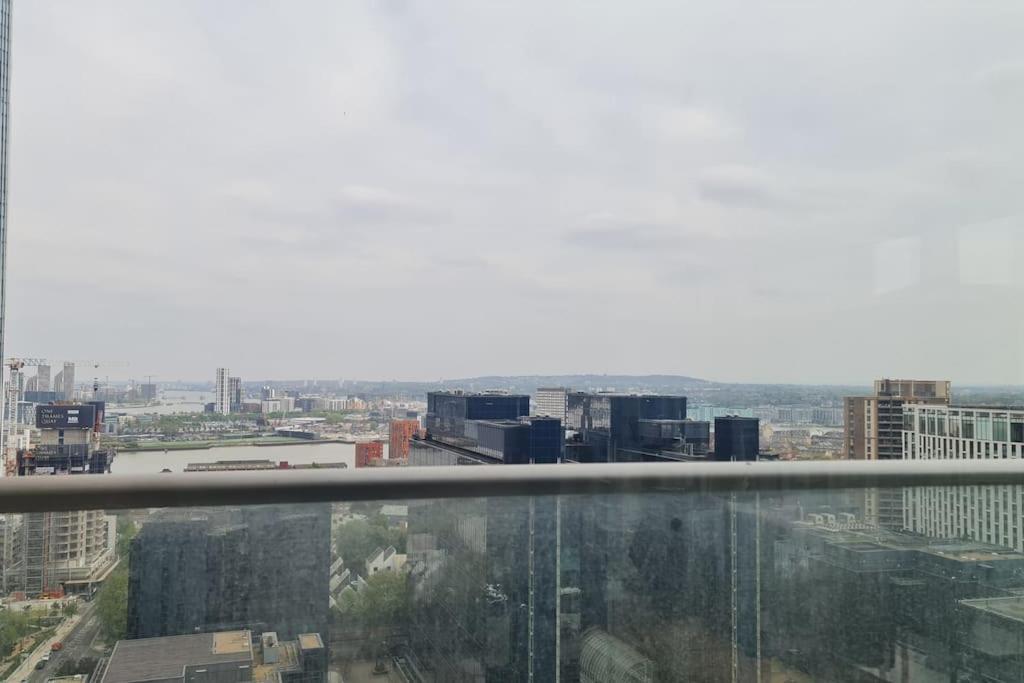 Skyview Waterside City Luxury Apartment Londres Exterior foto