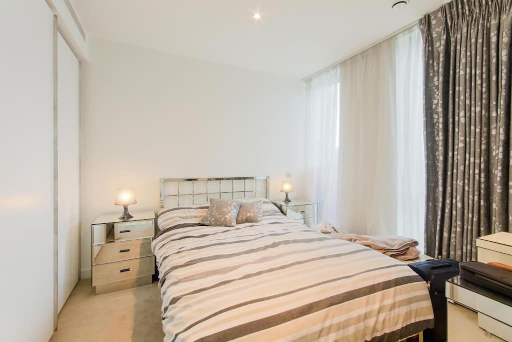 Skyview Waterside City Luxury Apartment Londres Exterior foto